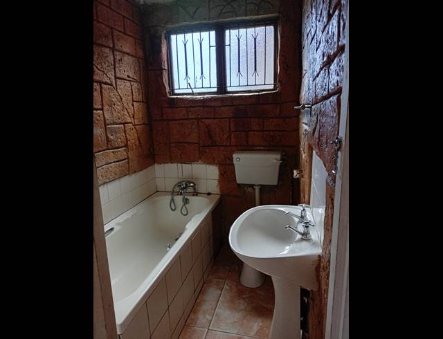 3 BEDROOM HOUSE TO LET IN UMLAZI S